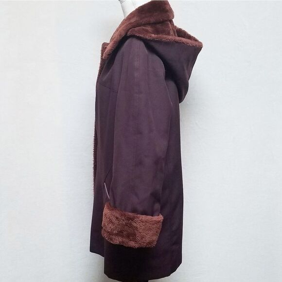 VINTAGE 1970s ILGWU Oxblood Thick Sherpa Lined Hooded Button Up Cuffed Coat - Picture 7 of 14